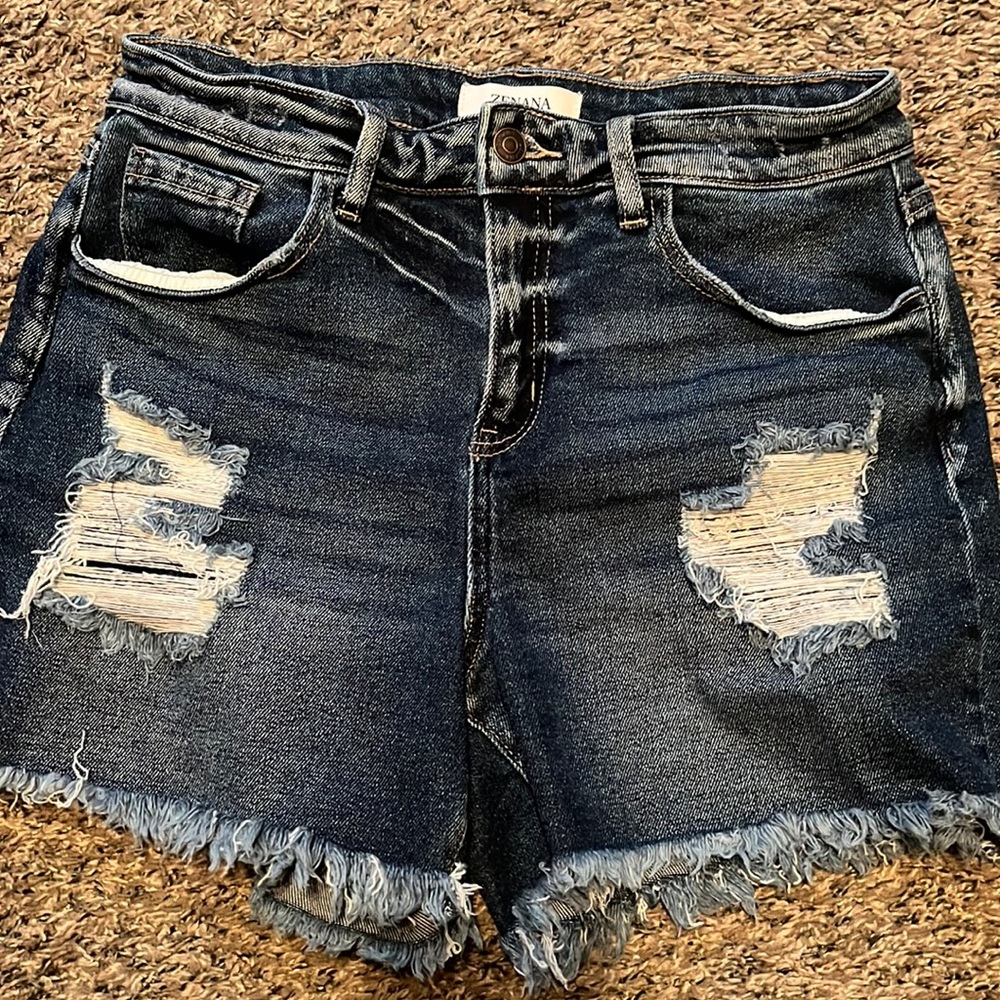 Zenna size large distressed shorts.